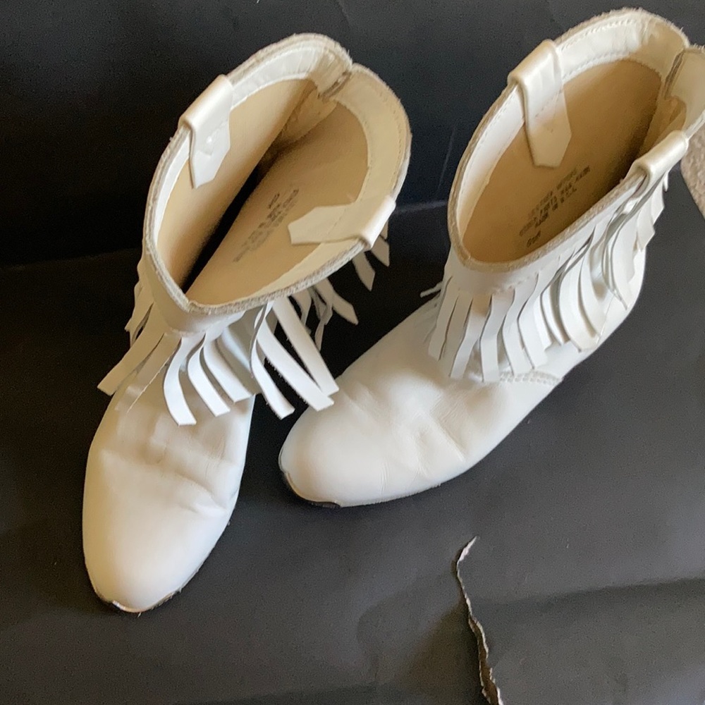 White leather boots, size 6.5.
